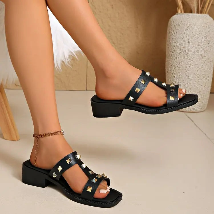 New summer sandals for women, fashionable soft-soled outdoor wear